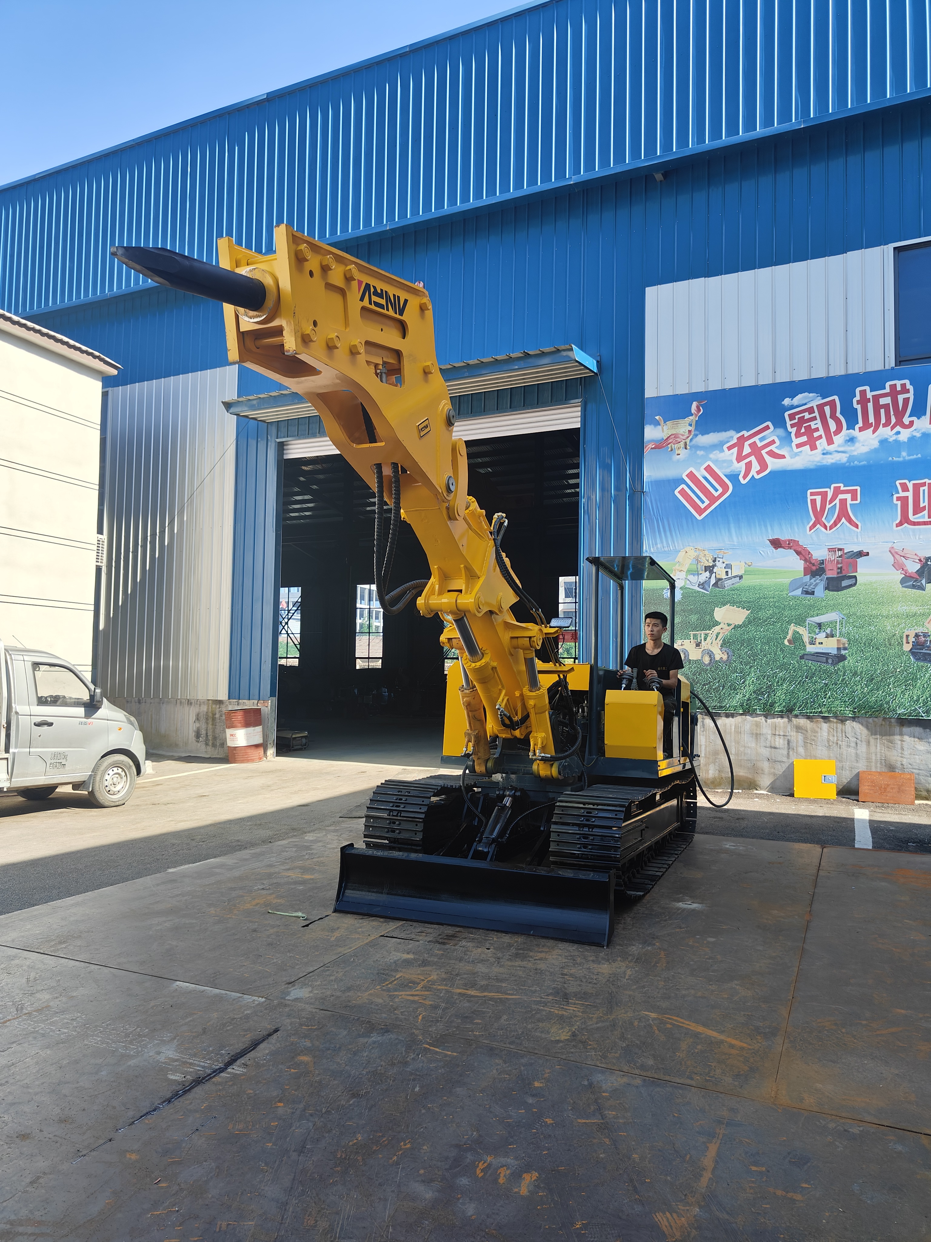 矿用破碎锤技术迭代提速 高效节能成矿山开采新标配